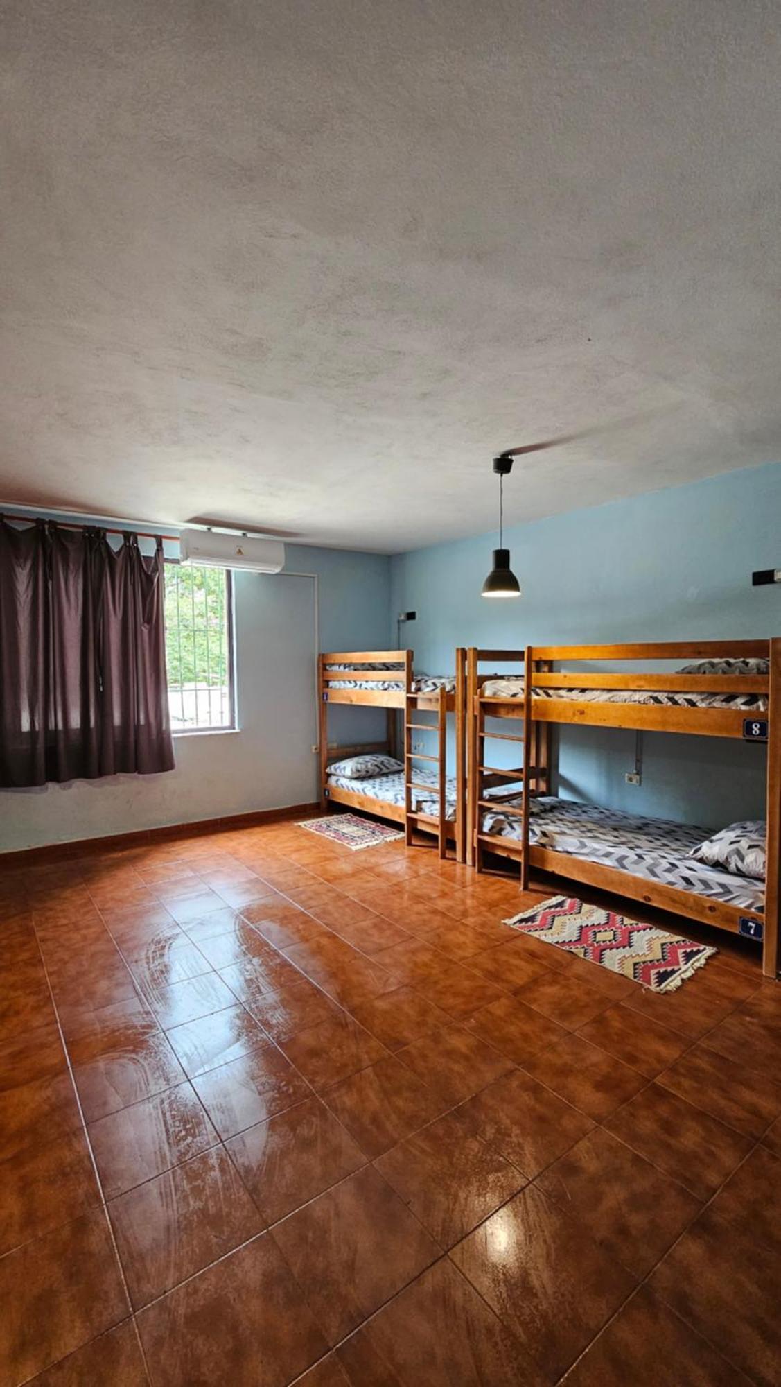 Traveler Hostel ชโคเดอร์ ภายนอก รูปภาพ